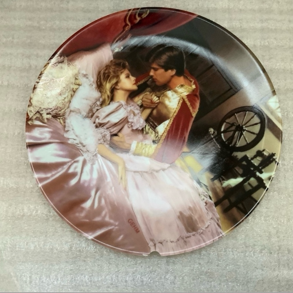 Vintage “Sleeping Beauty” Display Plate 1986 Authentic Paperwork Collectible